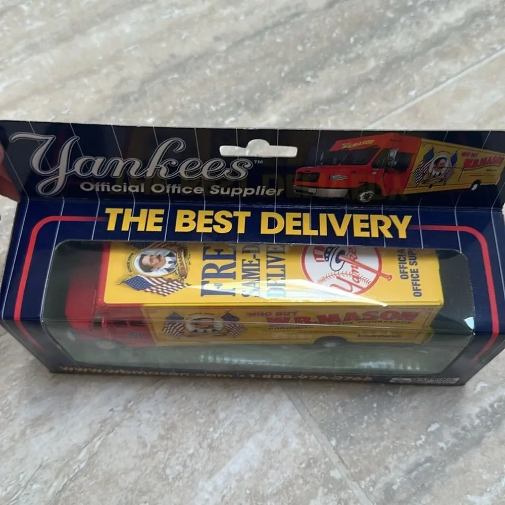 NIB Yankees limited edition, WB Mason truck - Picture 2 of 6